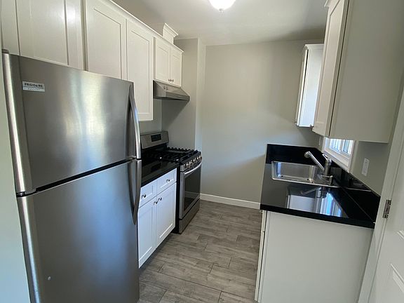 2nd image of 221 Union Pl APT 3