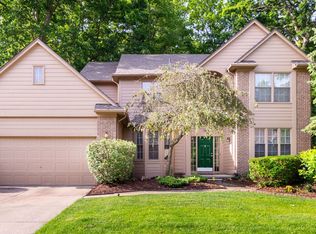 703 Lake Ridge Rd, Rochester Hills, MI 48307