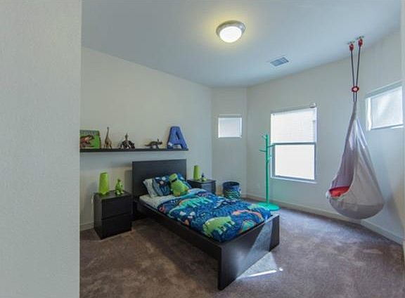 4th image of 404 S Manzanita Dr