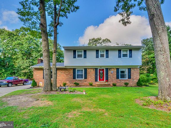 3rd image of 8350 Fairwood Ct