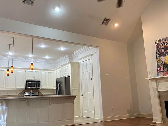 4th image of 202 W Brentwood Blvd Unit 3