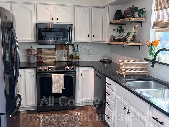 2nd image of 2944 Sylvan Ave