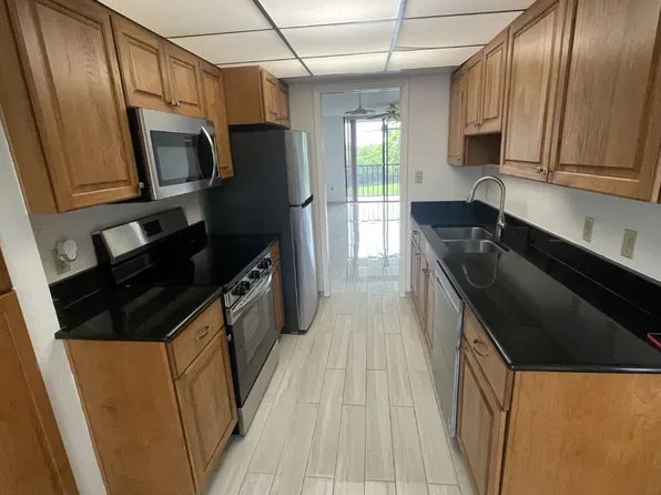 1328 Pasadena Ave S APT 207, South Pasadena, FL 33707