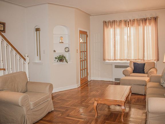 2nd image of 2109 Kimball St
