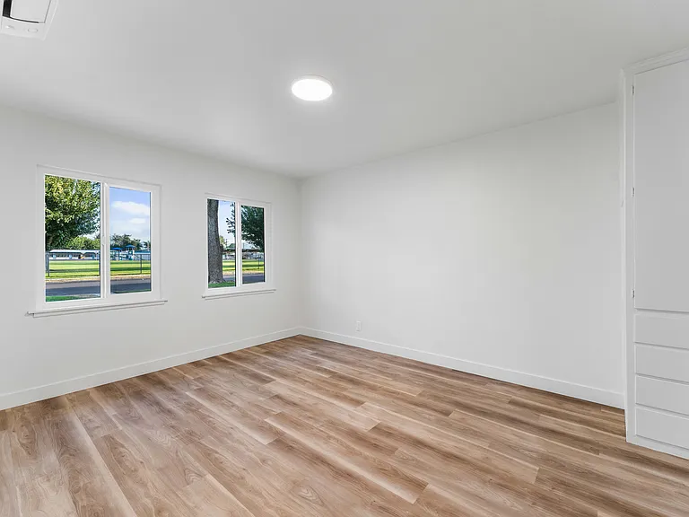 1221 W Jackman St — Photo 12