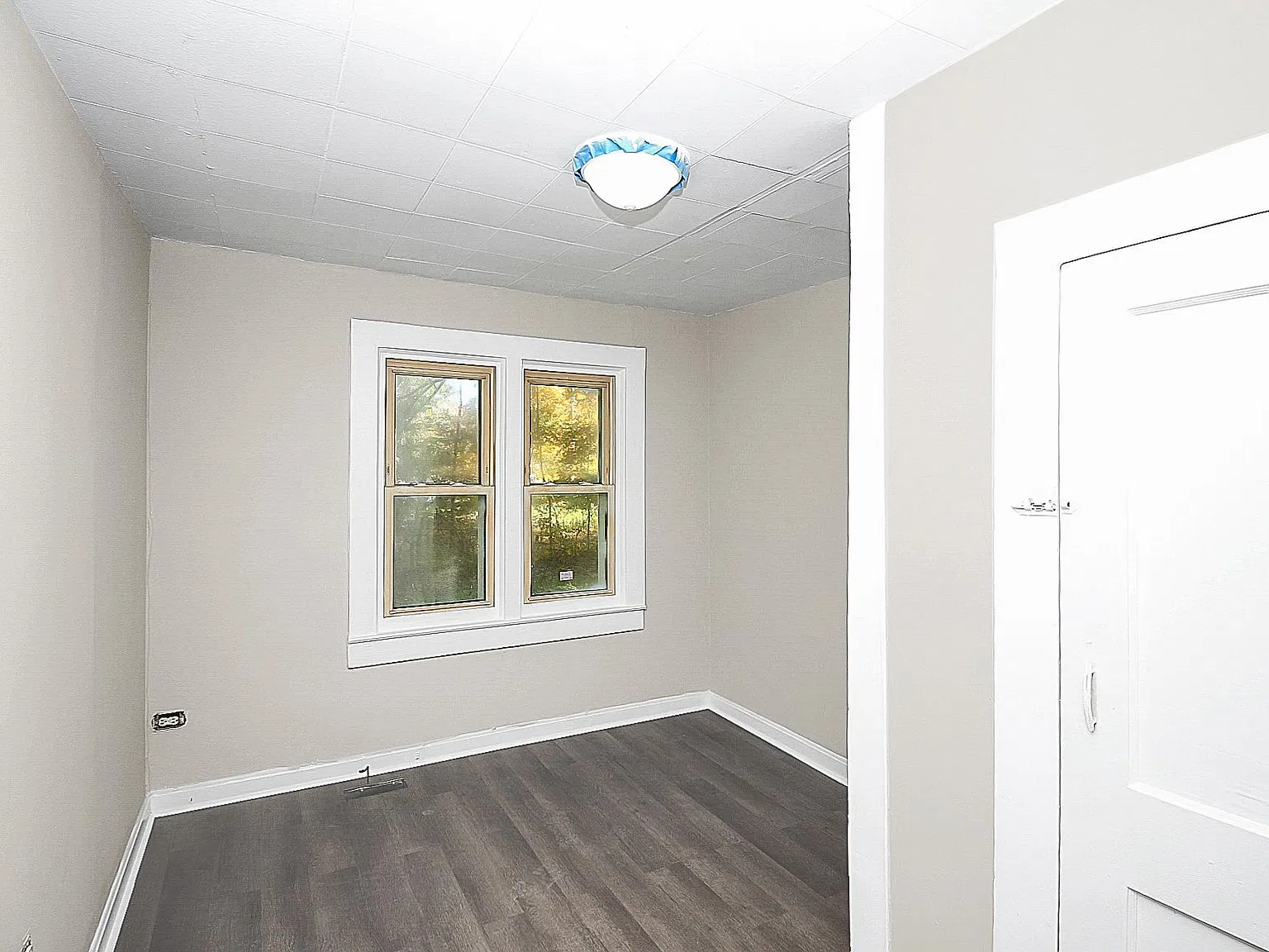3 bed, 927 sqft, $1,315 — Photo 3