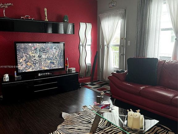 5th image of 15610 NE 6th Ave APT 40C