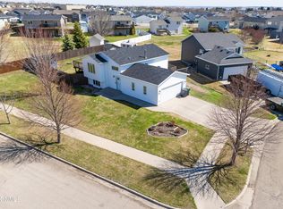 4608 40th Ave NW, Mandan, ND 58554