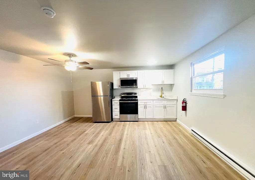 1 bed, 1.0 bath, 4151 sqft, $1,350 — Photo 4
