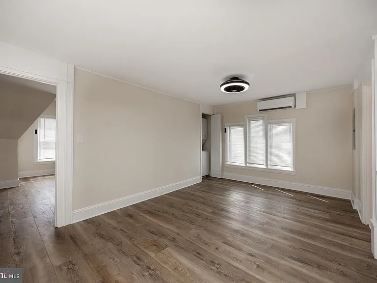 325 W Barnard St W — Photo 43