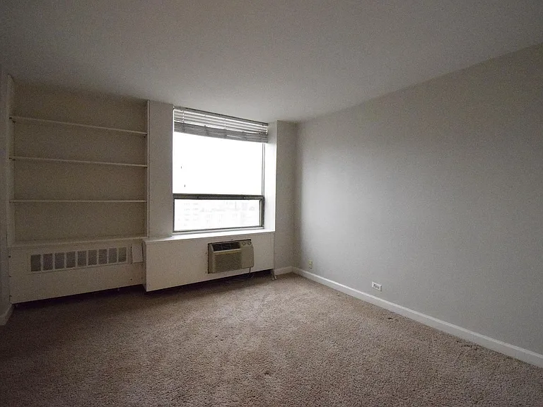1360 N Sandburg Ter #2101 — Photo 13