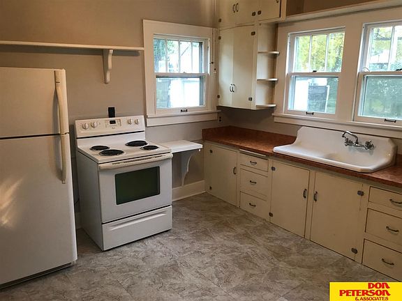 5th image of 1749 N Park Ave