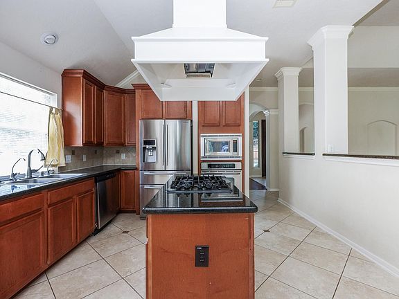 5th image of 48 Pebble Beach Ct