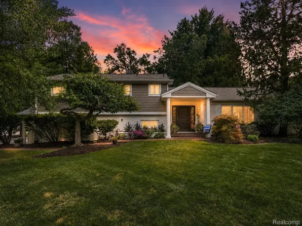 5523 Crabtree Rd, Bloomfield Hills, MI 48301
