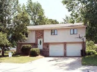 1525 E Winnetka Ave, Decatur, IL 62526