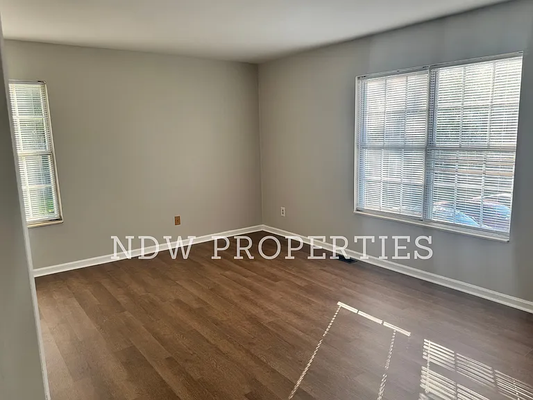 136 Butternut Ct — Photo 6