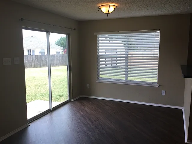 214 Gayleh Ln — Photo 4