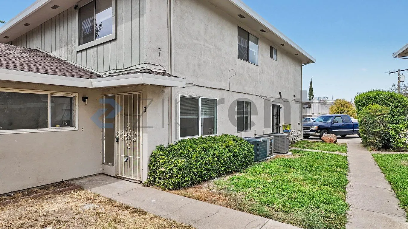 2 bed, 840 sqft, $1,555 — Photo 1