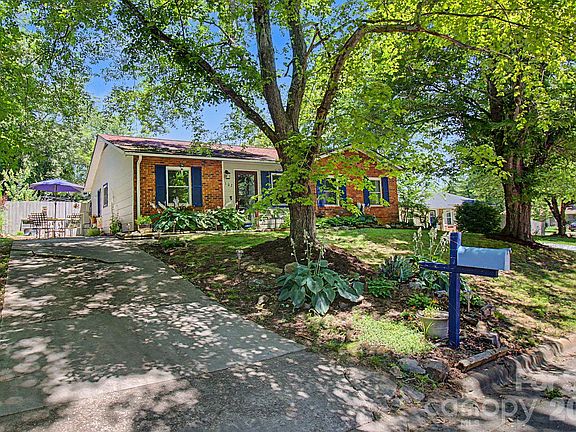 3rd image of 102 Wicklow Dr