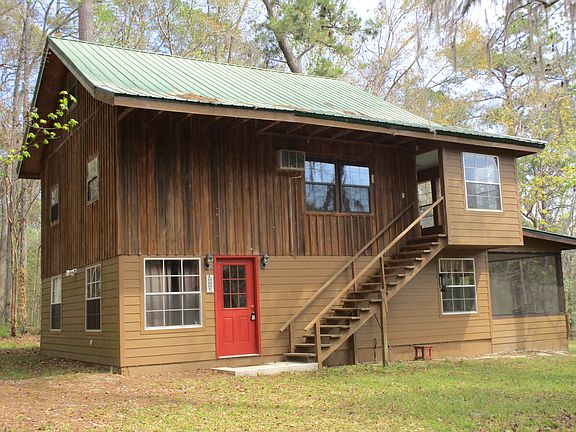 Right side and entrance
