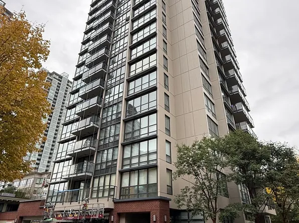2959 Glen Dr #1404, Coquitlam, BC V3B 0B8