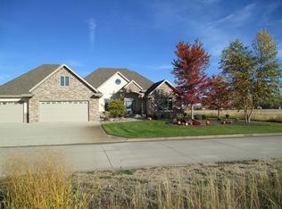 21842 Bayshore Dr, Columbus, NE 68601