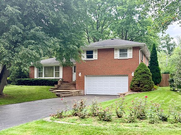 3rd image of 926 Valley Rd