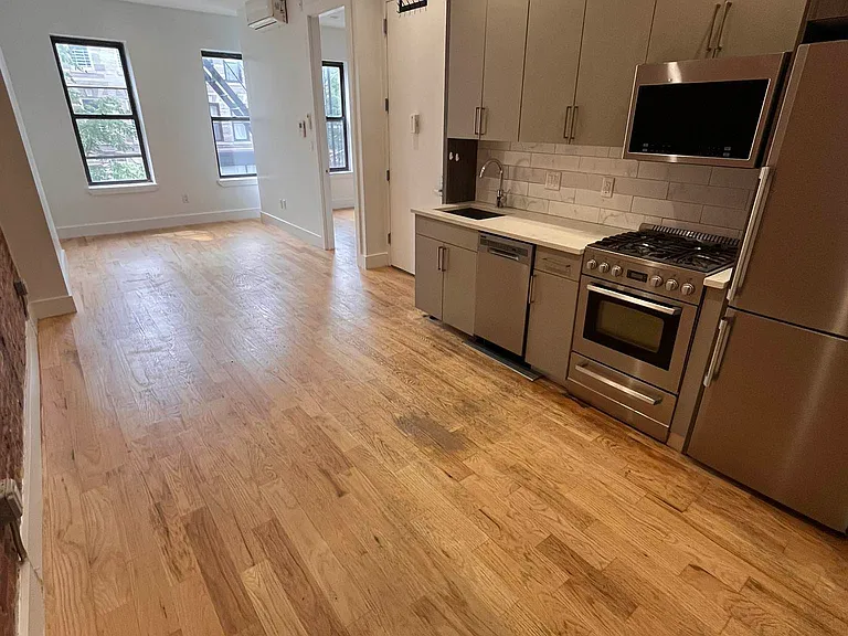 127 Kingston Ave #2R — Photo 4