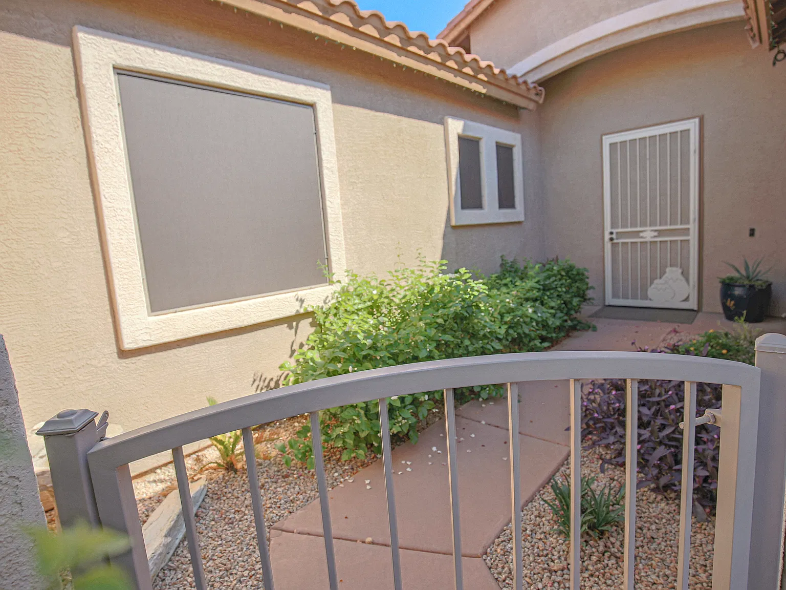3 bed, 2142 sqft, $2,500 — Photo 4