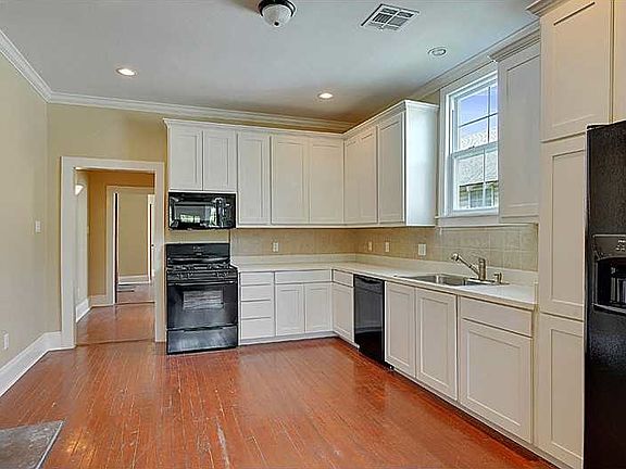 4th image of 2928 Cambronne St