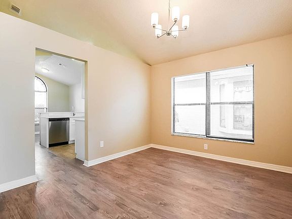2nd image of 222 Lakebreeze Cir