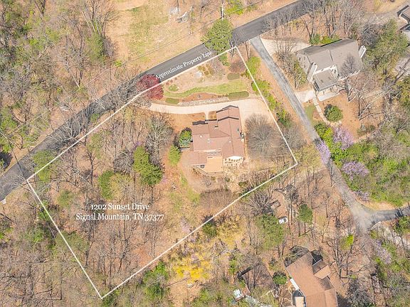 5th image of 1202 Sunset Dr