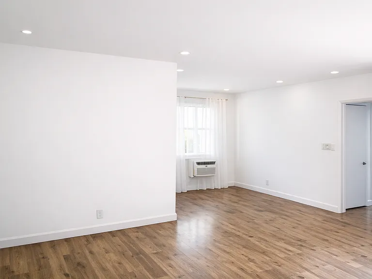 1756 N Gramercy Pl — Photo 5