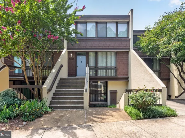 2208 S Randolph St #1, Arlington, VA 22204