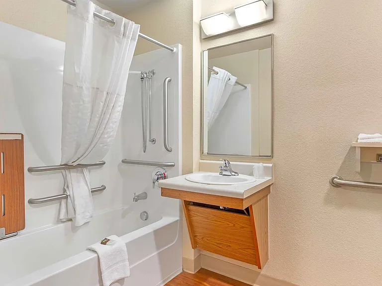 Deluxe Studio - 1 Full Bed