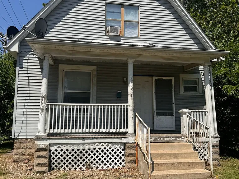 229 S Paul St — Photo 1