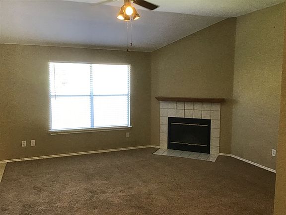 4th image of 914 Silver Streak Dr