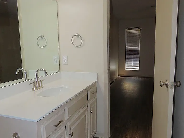 704 Kelli — Photo 14