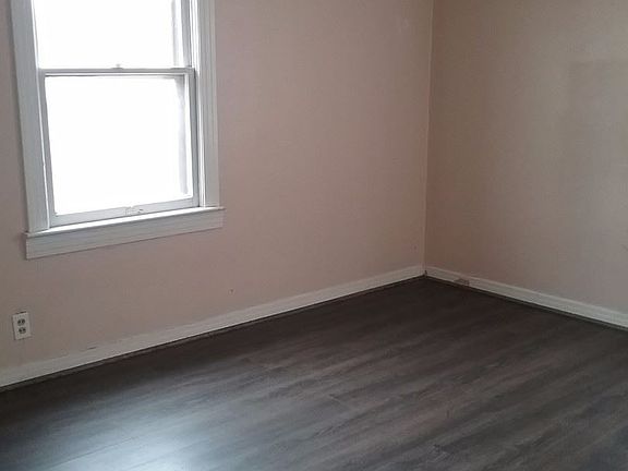 4th image of 104 S Houston Ave