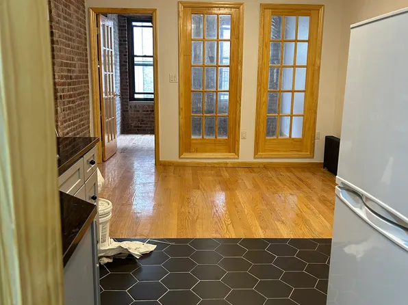 27 Henry St APT 14, New York, NY 10002