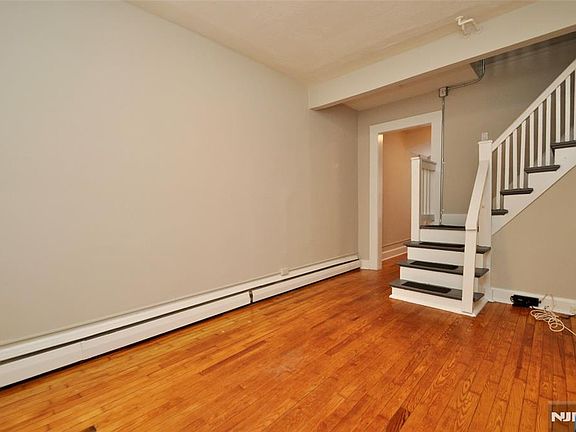 3rd image of 209 Cedar Ln APT 3