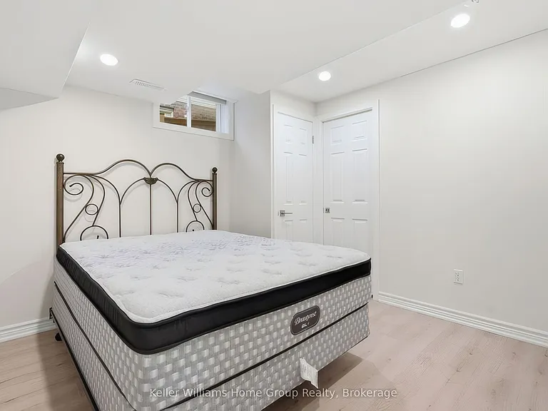 33 Milson Cres #LOWER — Photo 10