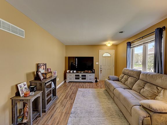 4th image of 2237 Sandridge Ln
