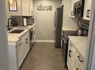 3313 Wyndham Cir APT 1220, Alexandria, VA 22302