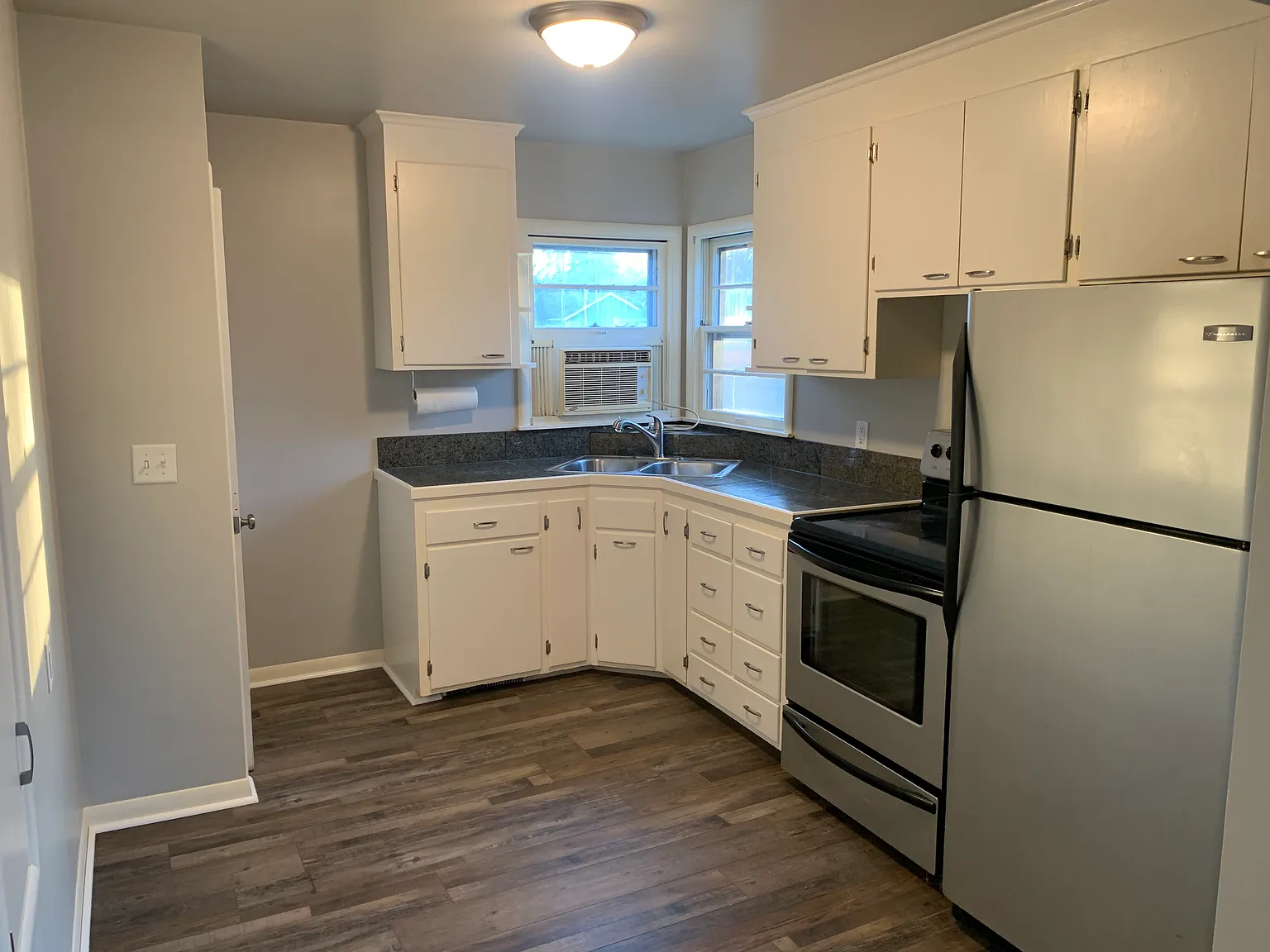 406 Dudrey Ct — Photo 3