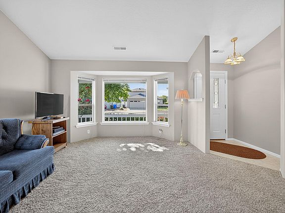 5th image of 428 Saint Clair Way