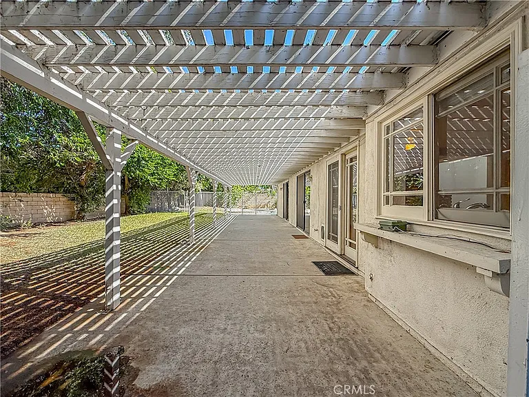 9201 Paso Robles Ave — Photo 49
