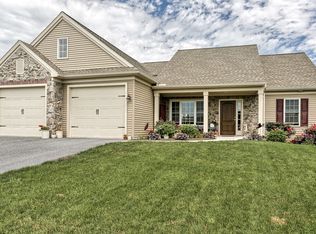 324 W View Dr, Akron, PA 17501