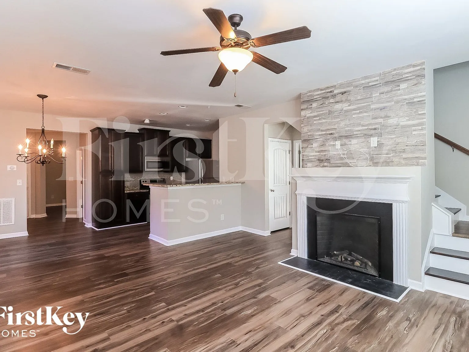 4 bed, 2.5 bath, 2115 sqft, $2,340 — Photo 3