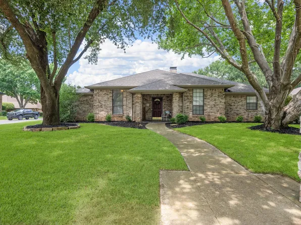 1001 Chasemore Dr, Mansfield, TX 76063